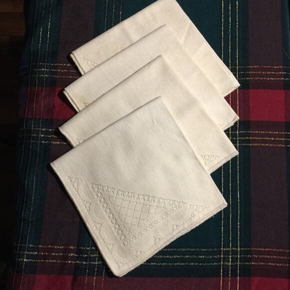 FLAWS Cloth napkins unbranded (4) total - Picture 1 of 6